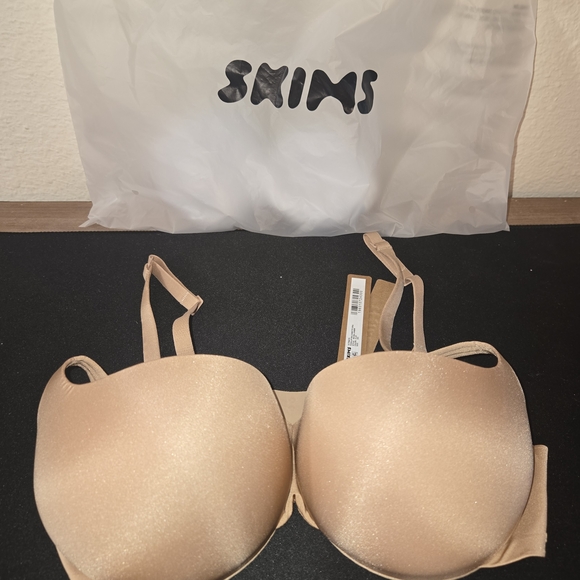 SKIMS Tan Bra - Picture 3 of 7